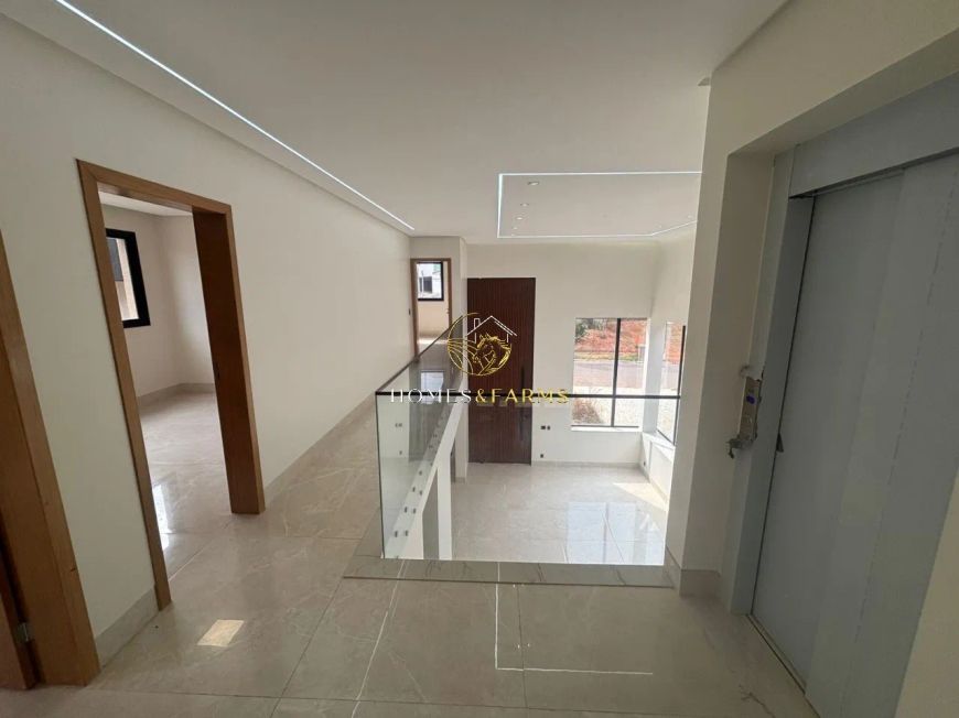ESPETACULAR CASA TRIPLEX A VENDA, COM FUNDO PARA A MATA NO CONDOMÍNIO DO LAGO