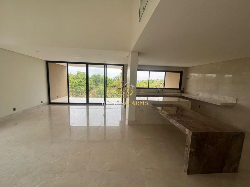 ESPETACULAR CASA TRIPLEX A VENDA, COM FUNDO PARA A MATA NO CONDOMÍNIO DO LAGO