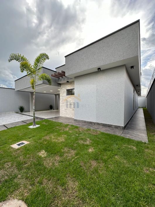 Casa Alto Padrão Sozinha no lote EXCELENTE localização no Parque Amazônia em Goiânia