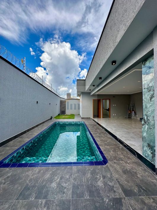 Casa Alto Padrão Sozinha no lote EXCELENTE localização no Parque Amazônia em Goiânia