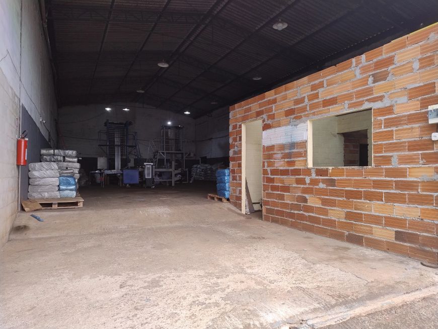 Galpão Galpão / Depósito à Venda, 360 por R$ 550.000 no setor Jardim Petropolis AD24640