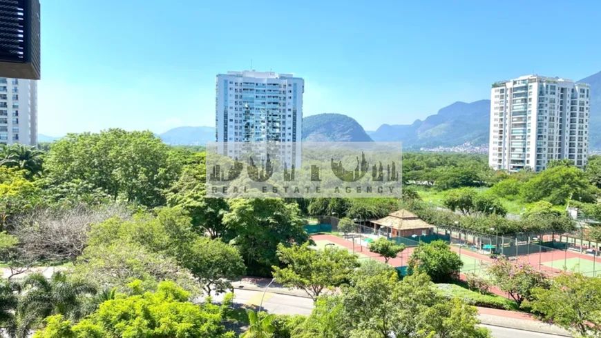 Apartamento para venda possui 158 metros quadrados com 4 quartos