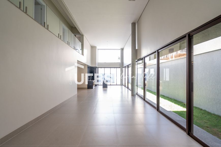 Casa de condomínio sobrado para venda possui 332 metros quadrados com 4 quartos