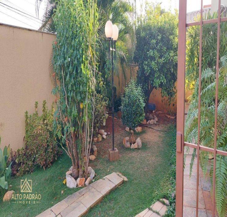 842-Sobrado com 5 quartos, sendo 02 suítes plenas à venda 420m² por R$ 1.200.000,00 no Santa Geno