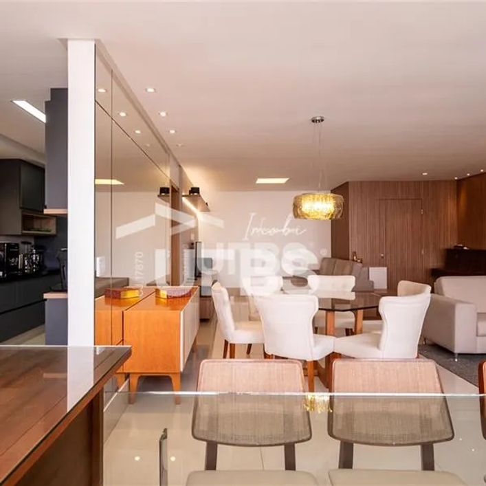 Belissimo apartamento com 172 m²