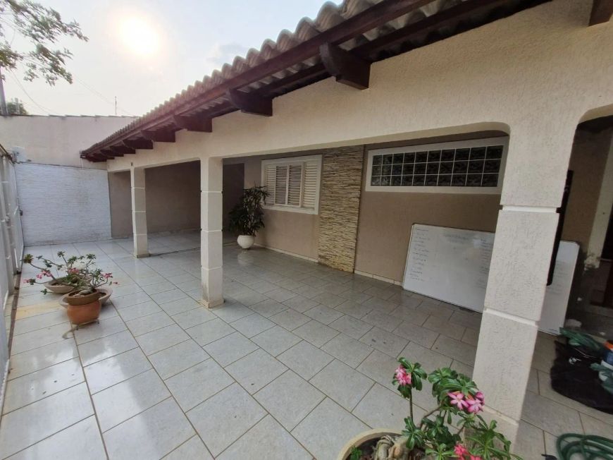 Casa com 3 dormitórios à venda, 201 m² por R$ 850.000,00 - Parque das Laranjeiras - Goiânia/GO