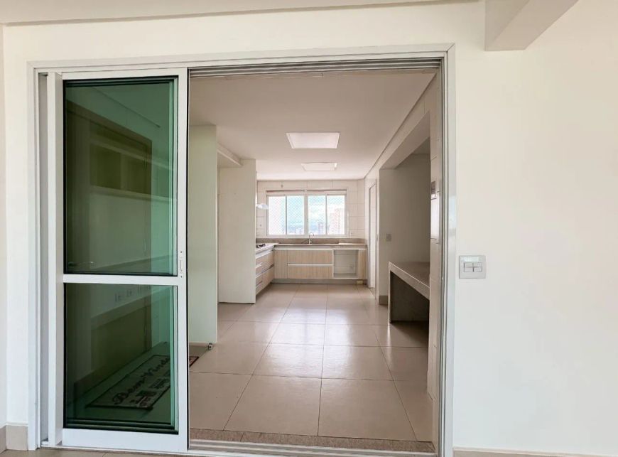 Imóvel para venda possui 176 metros quadrados com 3 quartos em Setor Marista - Goiânia - GO