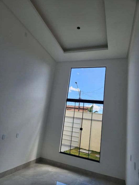 Casa à venda, possuí 3 quartos sendo 1 suíte, Setor Garavelo.