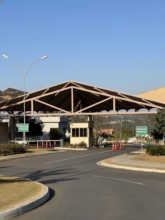 Portal do Sol Garden, terreno 606 escorrido pra rua! Sua chance de morar em segurança