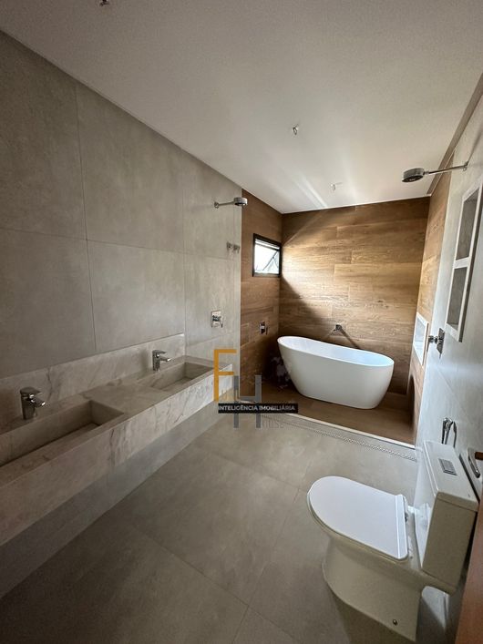 SOBRADO CONDOMINO JARDINS MADRI I 304 M² I 4 SUITES I LAZER COMPLETO I 4 VAGAS I