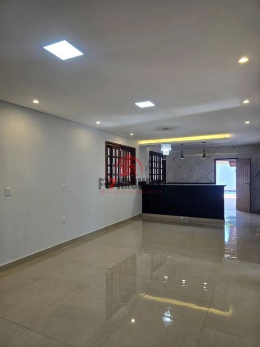 Linda Casa Sozinha no Lote! 3 Quartos sendo 1 Suíte com Closet - Piscina - Jd Balneario meia Ponte