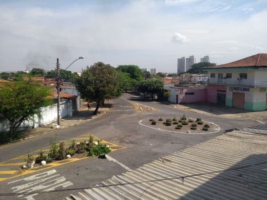 Sobrado st. Vila Nova, com salas comerciais, ótimo para renda.