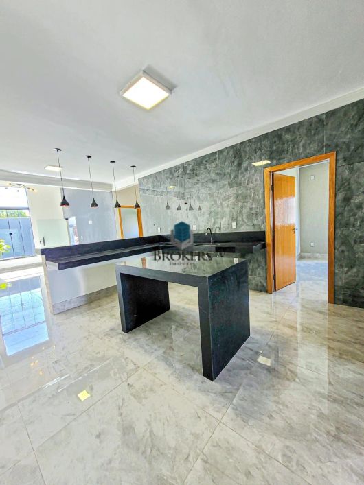 Oportunidade | Casa 3/4 sendo 1 suíte | Área gourmet com churrasqueira | 300m2 | 4 Vagas