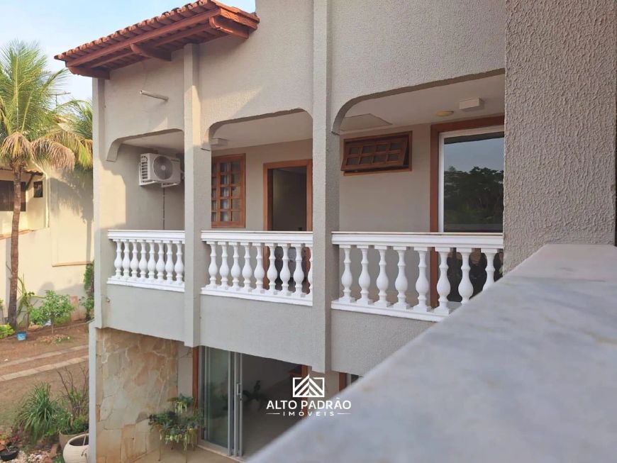 1060 - Sobrado com 4 quartos, sendo 3 suítes, 2 vagas de garagens, à venda 480m² por R$ 2.000.000,0