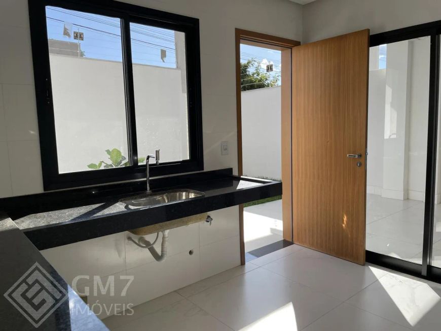 Sobrado para Venda em Goiânia, Jardim Atlântico, 3 dormitórios, 3 suítes, 3 banheiros, 2 vagas