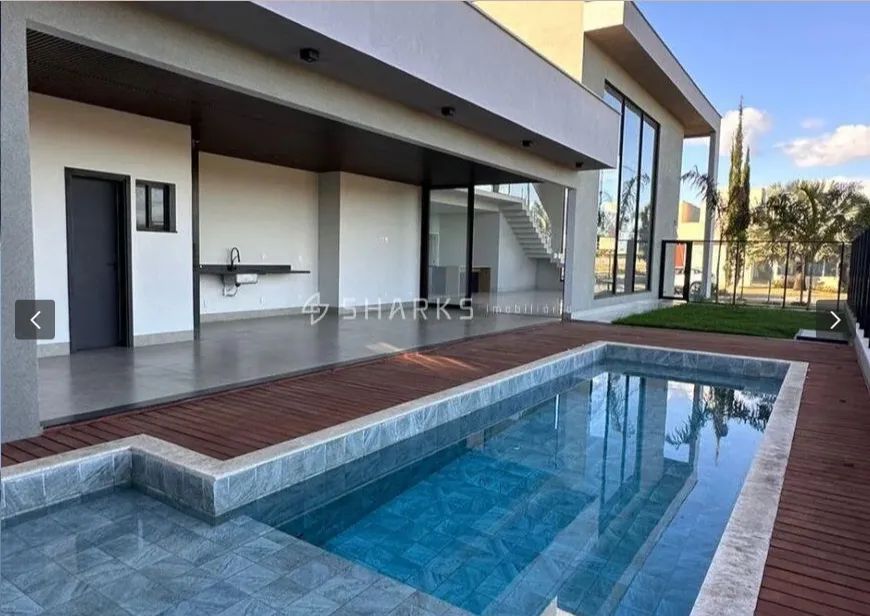 Sobrado para venda com 300 metros quadrados com 3 quartos