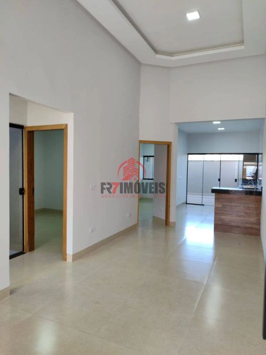 OPORTUNIDADE! LINDA CASA COM FACHADA IMPONENTE E MELHOR PREÇO DA REGIÃO - RECANTO DO BOSQUE