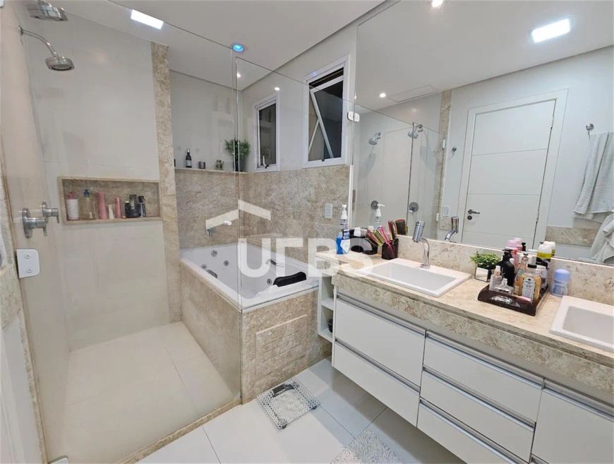 Imóvel para venda possui 212 metros quadrados com 4 quartos em Setor Marista - Goiânia - GO