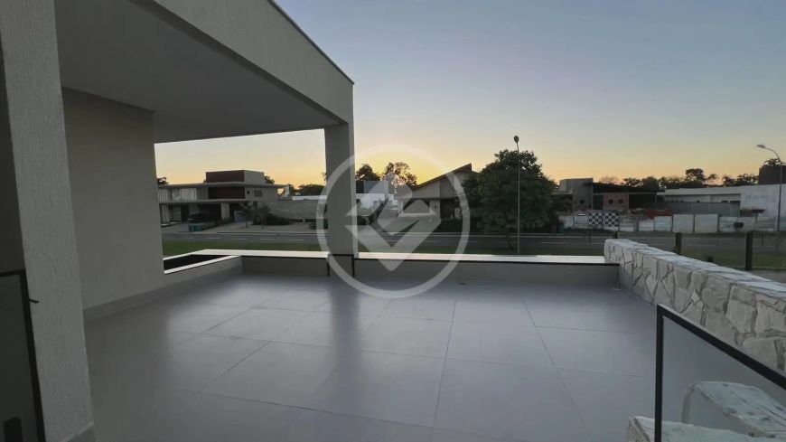 Sobrado para venda tem 320 metros quadrados com 3 quartos