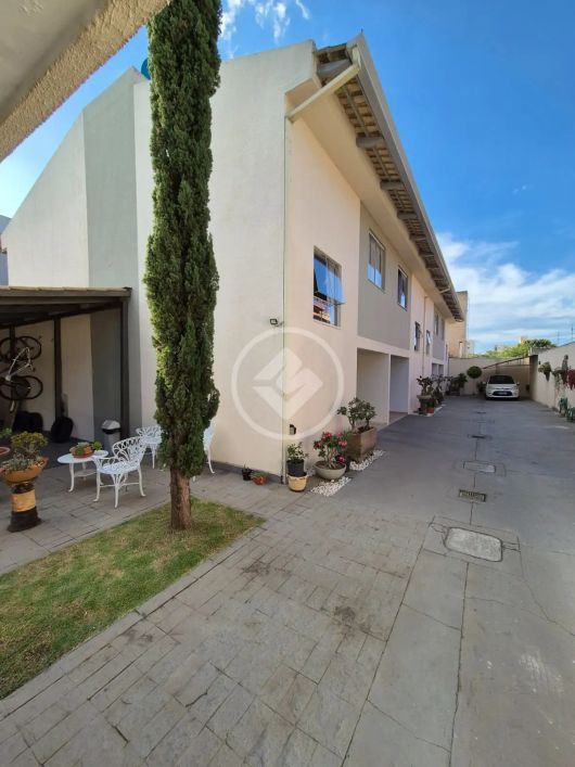Sobrado no Setor Jardim América com 3 quartos sendo 1 suíte. codigo: 105545