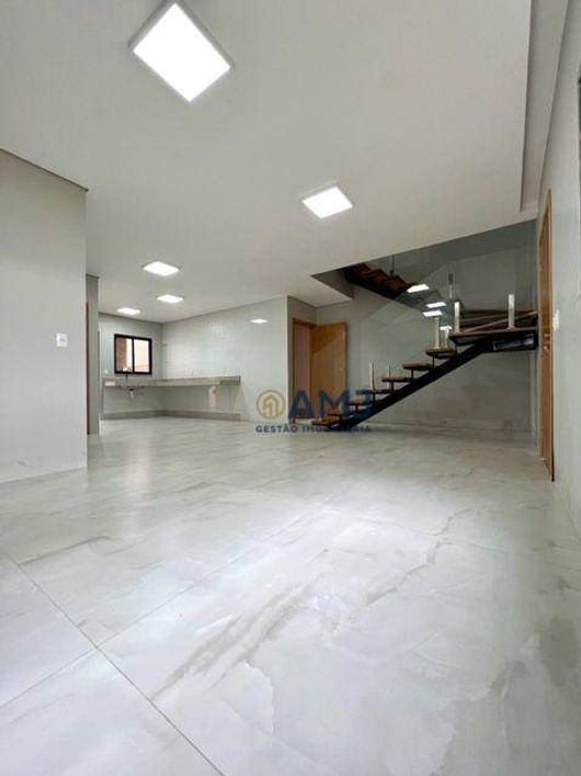 Sobrado com 4 quartos na Vila Rosa - Goiânia/GO