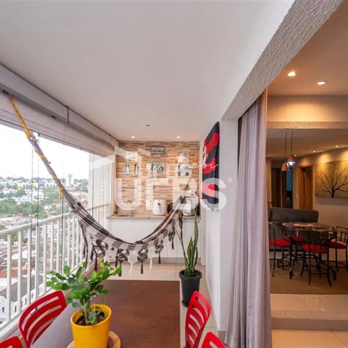 Flampark Apartamento excepcional localizado em andar alto, com 108m², 3 quartos sendo suítes plenas