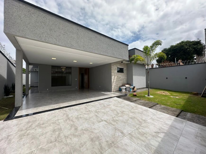 Casa no parque Amazônia com 3 Quartos e 3 Suites Plenas sozinha no lote