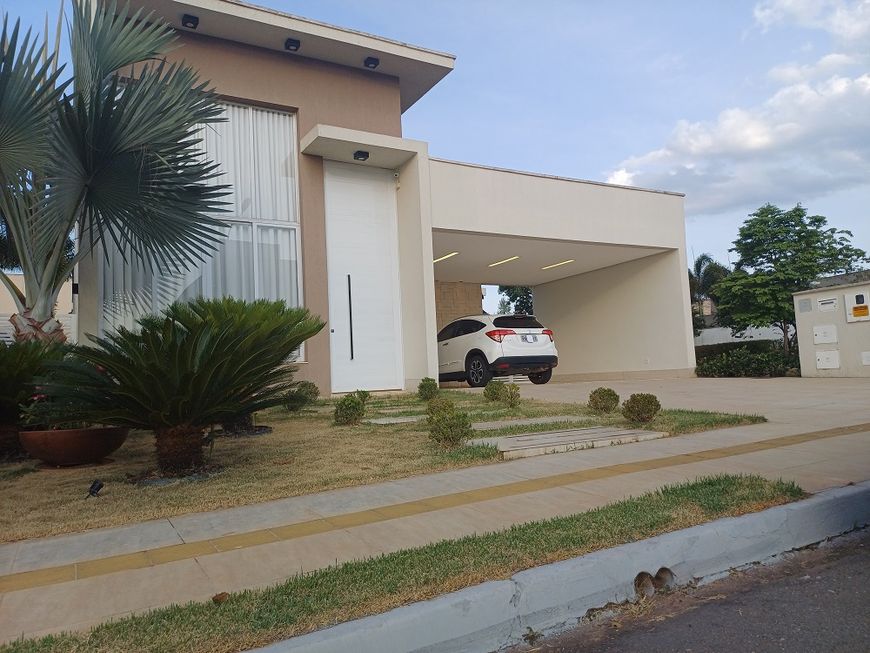 Casa de condomínio para venda possui 240 metros quadrados com 4 quartos