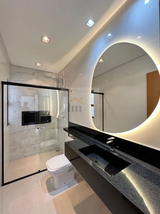 Casa Alto Padrão com Piscina, Sozinha no lote em Goiânia
