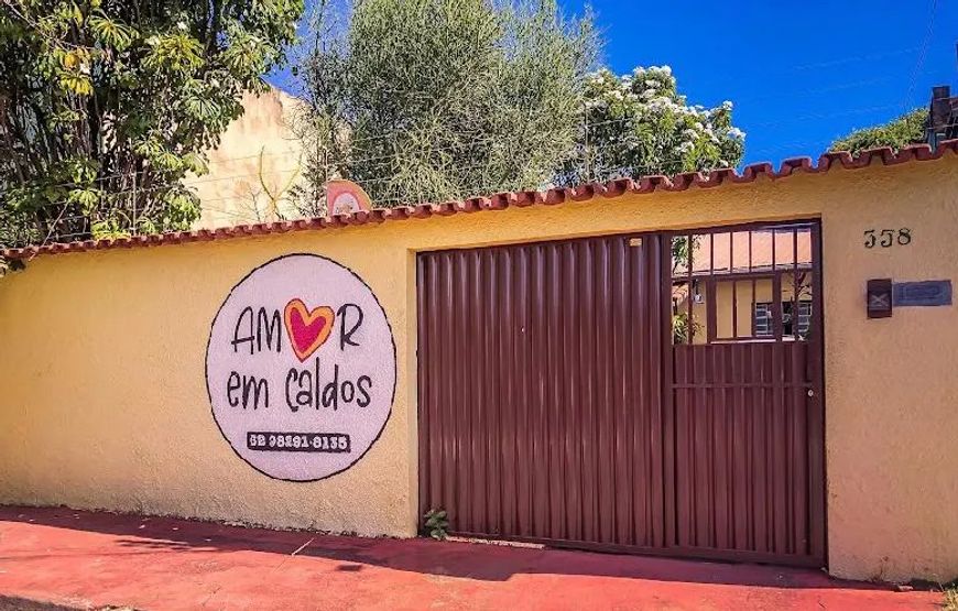 Casa a venda com 4 quartos e 3 banheiros em Setor Coimbra - Goiânia - GO
