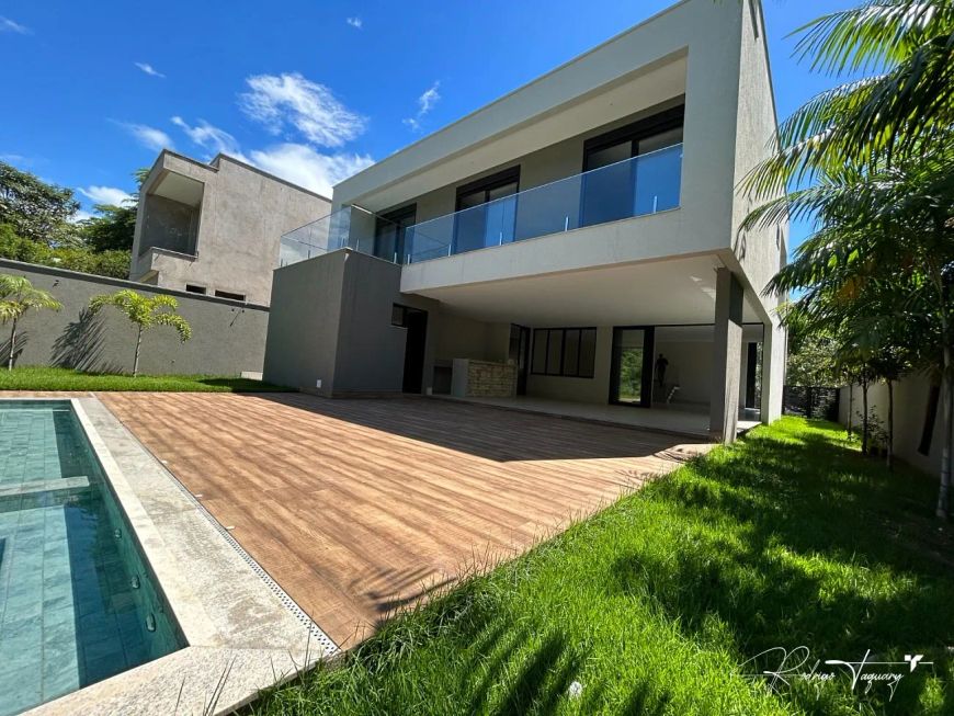Sobrado Exclusivo no Alphaville Ipês – Sofisticação e Conforto em Goiânia