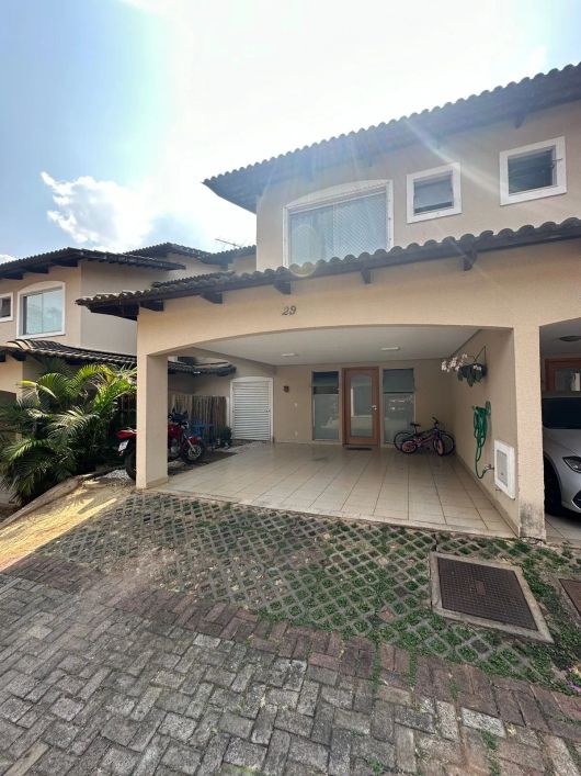Sobrado 4 quartos sendo 1 suite Pq Amazonia Mont Pellier 145m