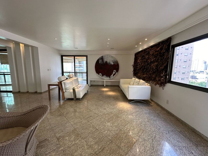 Apartamento de 300m² à venda no Parque Vaca Brava
