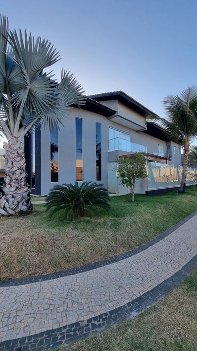 Sobrado para venda tem 380 metros quadrados com 4 quartos em Jardins Lisboa - Goiânia - Goiás