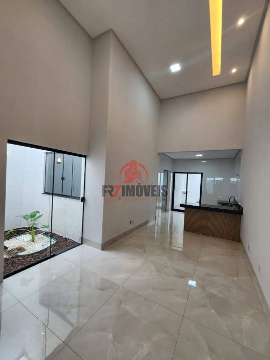 Imóvel para venda possui 120 metros quadrados com 3 quartos em Vila Cristina - Goiânia - GO
