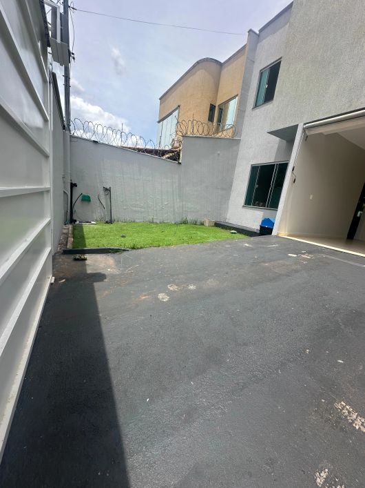 Sobrado para venda tem 130 metros quadrados com 3 quartos em Parque Atheneu - Goiânia - GO