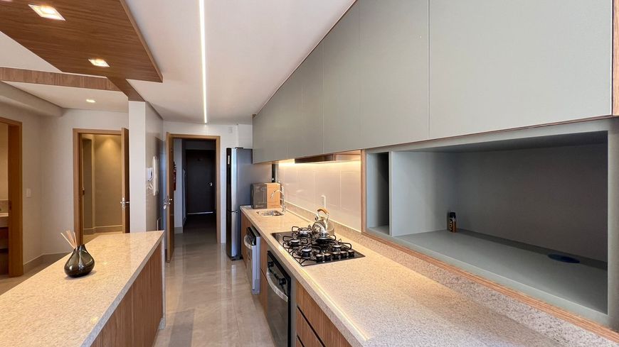 Mobiliado e decorado/ 3 suítes plenas / andar alto nascente / 2 vagas individuais e escaninho