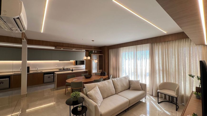 Mobiliado e decorado/ 3 suítes plenas / andar alto nascente / 2 vagas individuais e escaninho