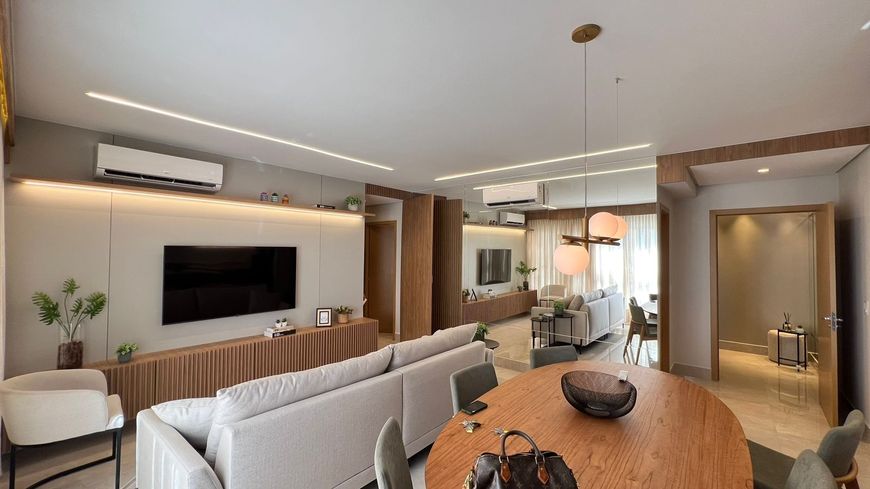 Mobiliado e decorado/ 3 suítes plenas / andar alto nascente / 2 vagas individuais e escaninho
