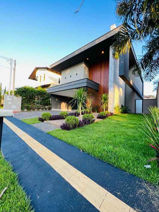 Lindo Sobrado com 4 suítes plenas novo - Jardins Madri - Goiânia