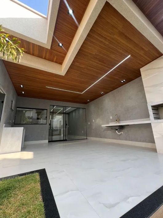 Casa nova de 3 quartos sendo 1 suíte com lazer no Goiânia 2