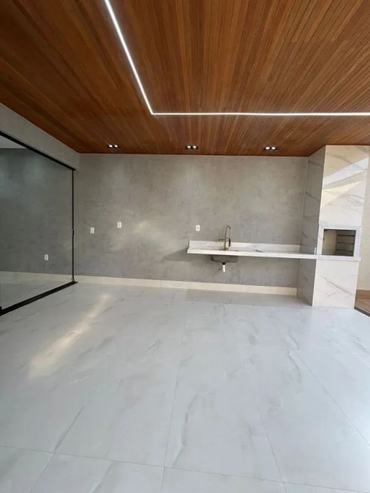 Casa nova de 3 quartos sendo 1 suíte com lazer no Goiânia 2