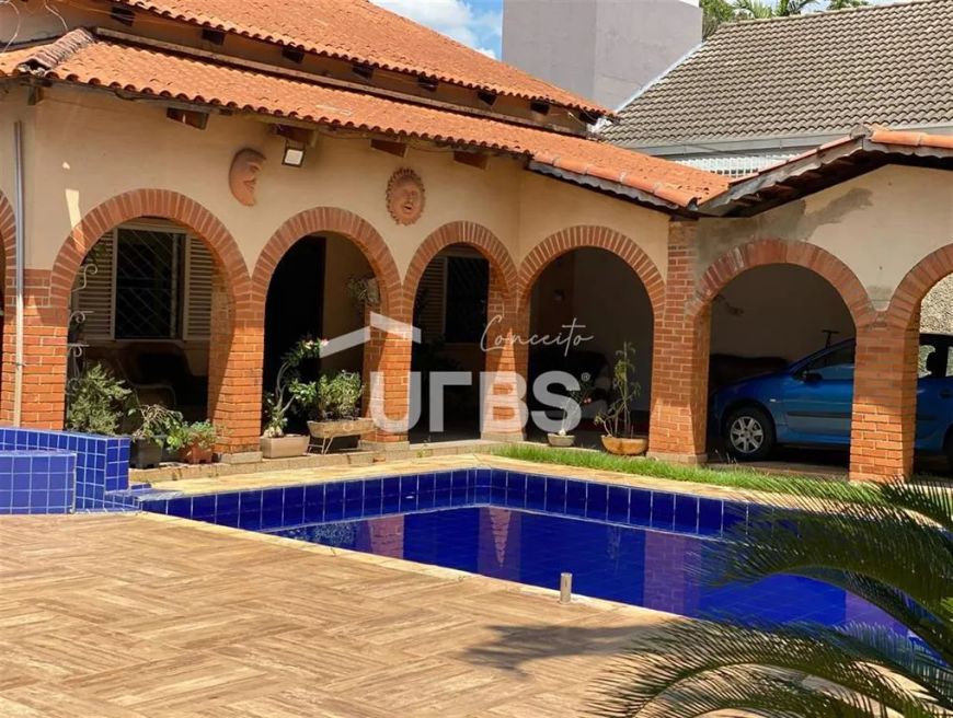 SOBRADO SETOR SUL - 4 SUITES - ENTRE AS RUAS 136 E AV. 88