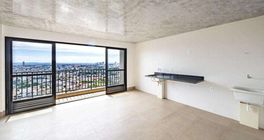 Apartamento no último andar, com sol nascente e vista definitiva.