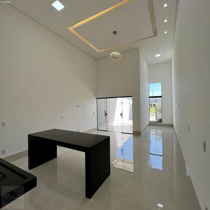 Casa para Venda em Goiânia, Residencial Santa Fé I, 3 dormitórios, 1 suíte, 2 banheiros, 3 vagas