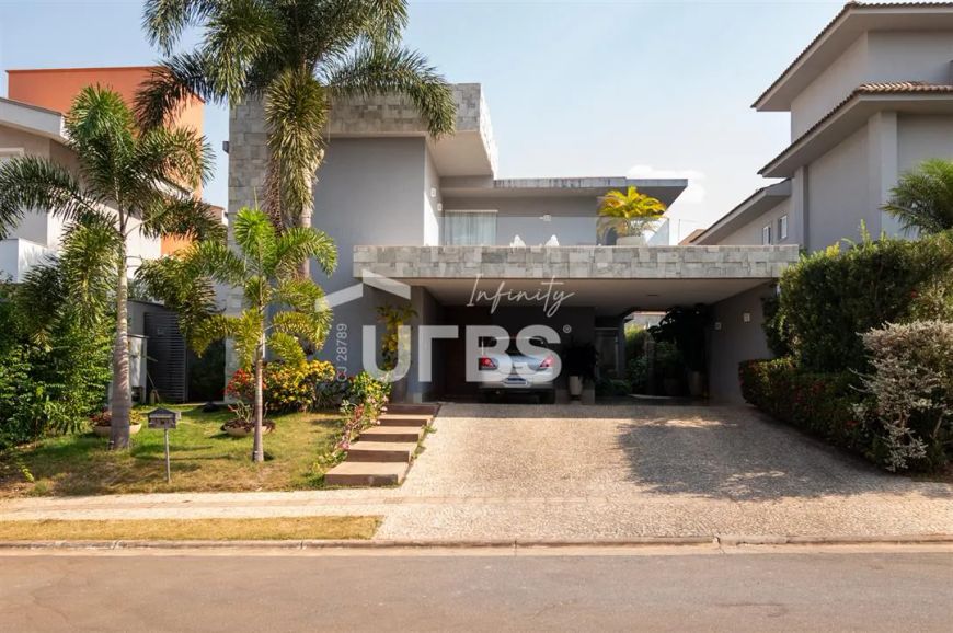 Amplo sobrado à venda no jardins valência