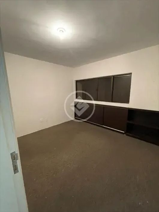 REF: Office1094 Salas comercial no Edifício Wall Street Center, sendo 175m², Goiânia-GO codigo: 2250