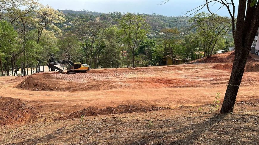 Lote no Residencial Aldeia do Vale - 2500 m², Terraplenagem Pronta e Excelente Localização! Goiânia