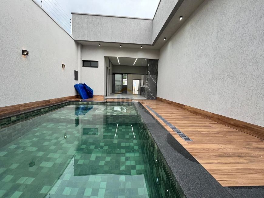 Casa Alto Padrão SOZINHA NO LOTE no Jardim Europa em Goiânia