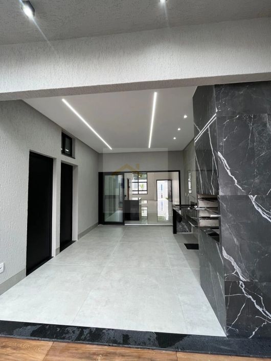 Casa Alto Padrão SOZINHA NO LOTE no Jardim Europa em Goiânia